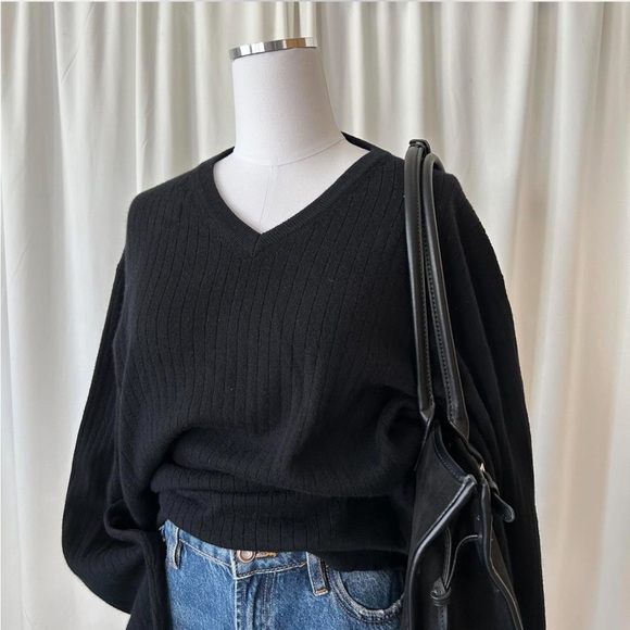 Vintage Ralph Lauren Purple Label V-neck sweater 100% Cashmere. - Picture 4 of 10